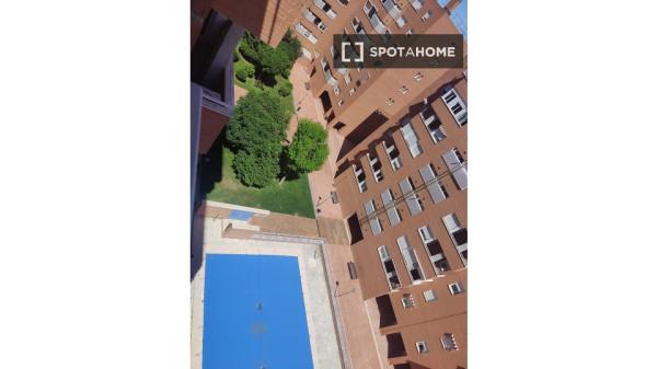 Pokój we wspólnym mieszkaniu w Madrycie