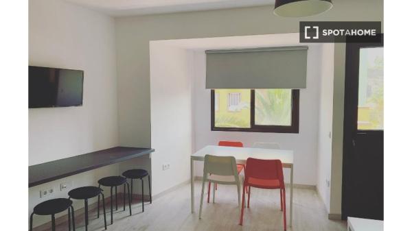 Room in shared apartment in La Orotava