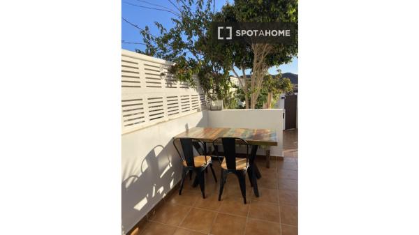 Piso de 3 dormitorios en alquiler en Níjar, Almería