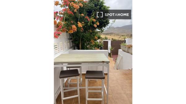 Piso de 3 dormitorios en alquiler en Níjar, Almería