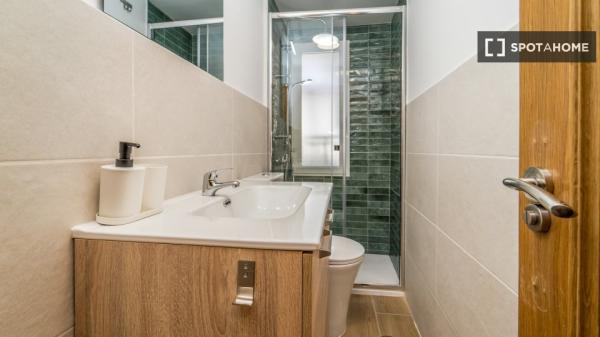 Se alquila habitación en piso compartido, Vadillos