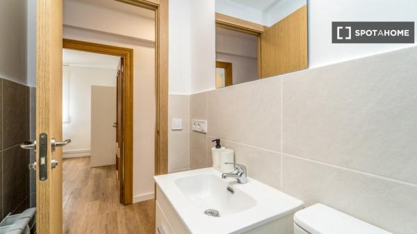 Se alquila habitación en piso compartido, Vadillos