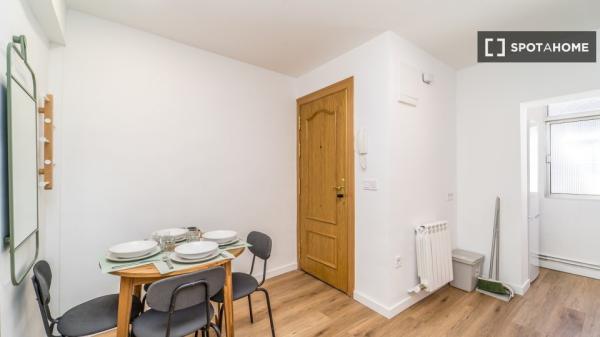 Se alquila habitación en piso compartido, Vadillos