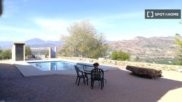 Apartamento de 2 dormitorios en alquiler en Álora, Málaga