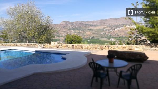 Apartamento de 2 dormitorios en alquiler en Álora, Málaga