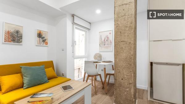 Habitación en piso compartido de 5 habitaciones en alquiler en Murcia