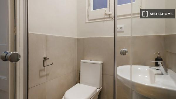 Habitación en piso compartido en alquiler en Eixample, Barcelona