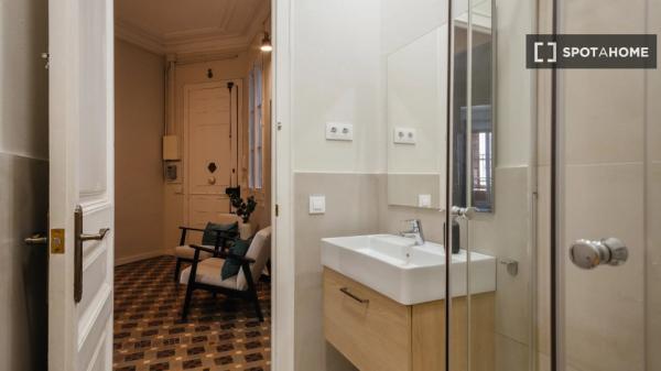 Habitación en piso compartido en alquiler en Eixample, Barcelona