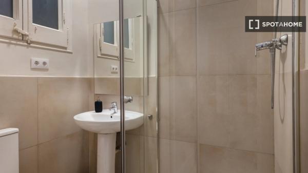 Habitación en piso compartido en alquiler en Eixample, Barcelona