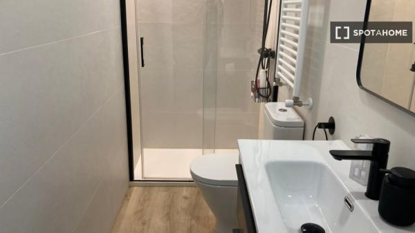 Apartamento de 2 dormitorios en alquiler en Abando, Bilbao