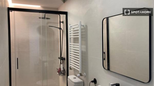 Apartamento de 2 dormitorios en alquiler en Abando, Bilbao