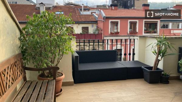 Apartamento de 2 dormitorios en alquiler en Abando, Bilbao