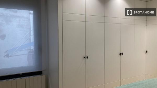 Apartamento de 2 dormitorios en alquiler en Abando, Bilbao