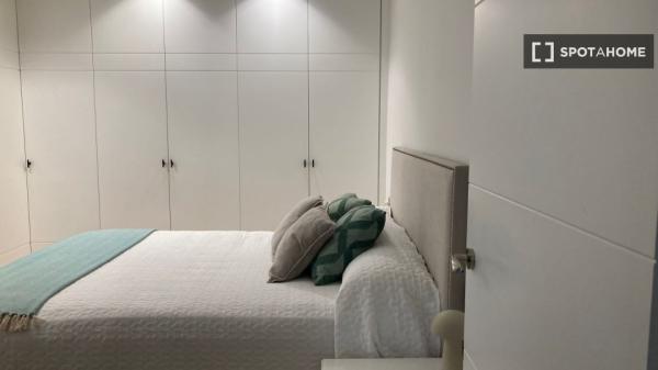Apartamento de 2 dormitorios en alquiler en Abando, Bilbao