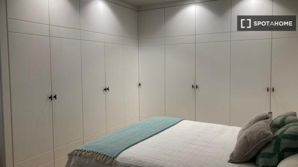 Apartamento de 2 dormitorios en alquiler en Abando, Bilbao