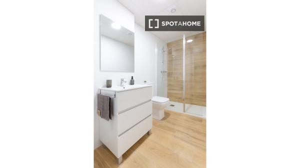 Habitación en piso compartido en alquiler en Elche, Alicante.