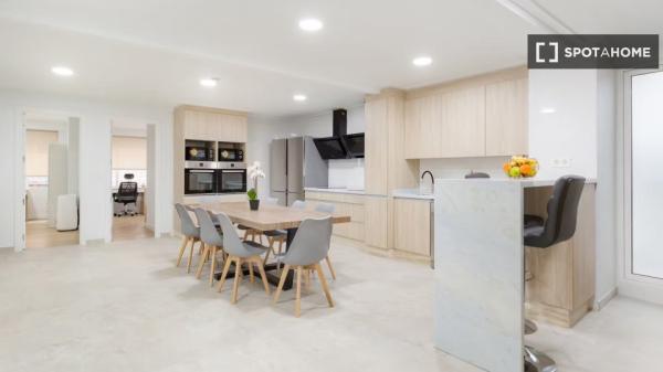 Habitación en piso compartido en alquiler en Elche, Alicante.