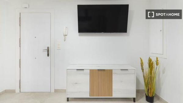 Habitación en piso compartido en alquiler en Elche, Alicante.