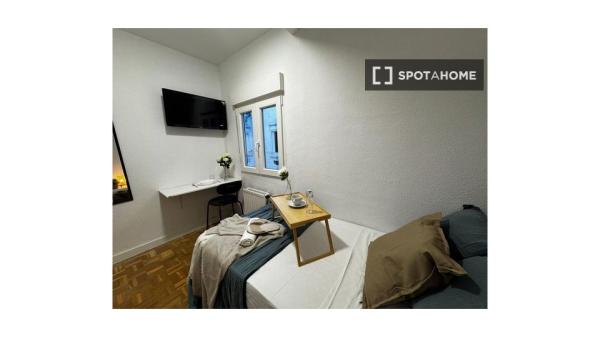 Habitación en piso compartido en madrid.