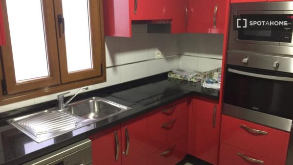 Piso compartido de 5 habitaciones en Granada