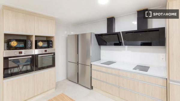 Chambre dans un appartement partagé à louer à Elche, Alicante.