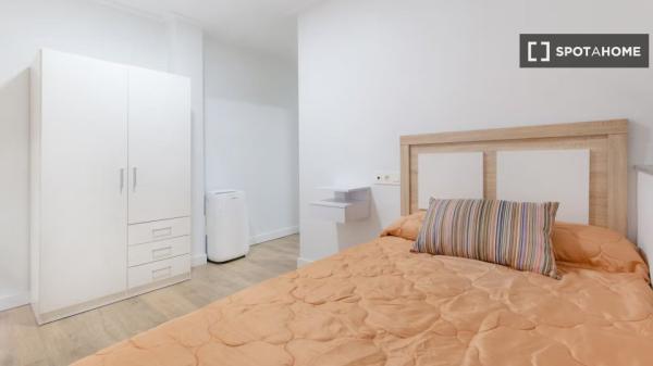 Chambre dans un appartement partagé à louer à Elche, Alicante.