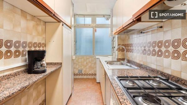 Habitación en piso compartido en barcelona.