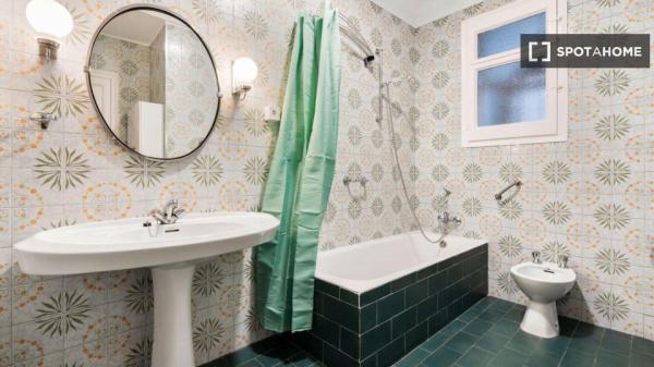 Habitación en piso compartido en barcelona.