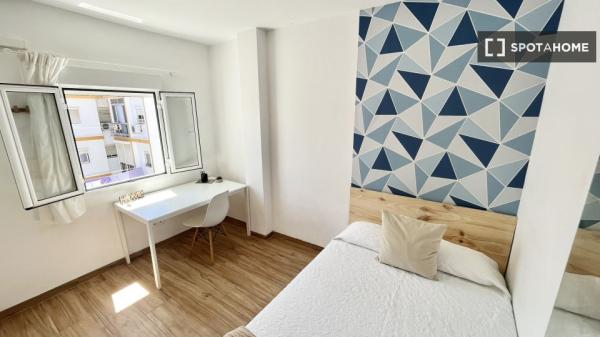 Room in shared apartment in Sevilla