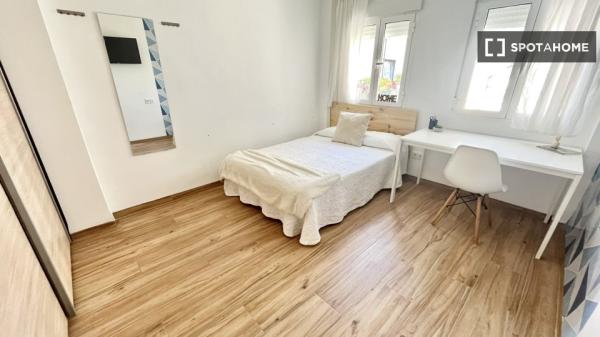Room in shared apartment in Sevilla