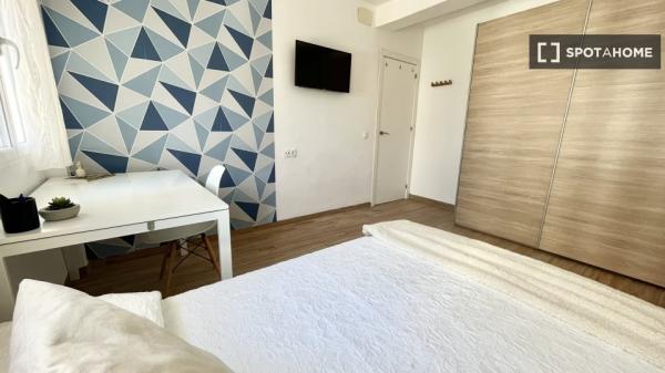 Room in shared apartment in Sevilla