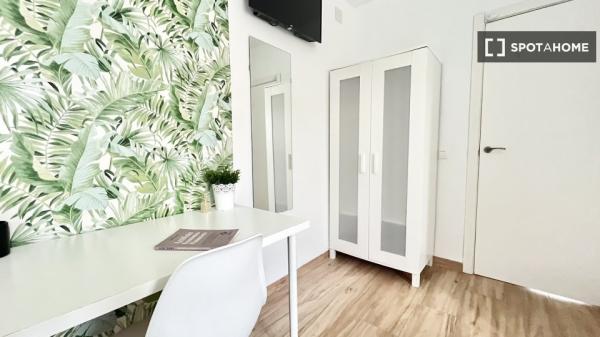 Room in shared apartment in Sevilla
