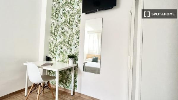 Room in shared apartment in Sevilla