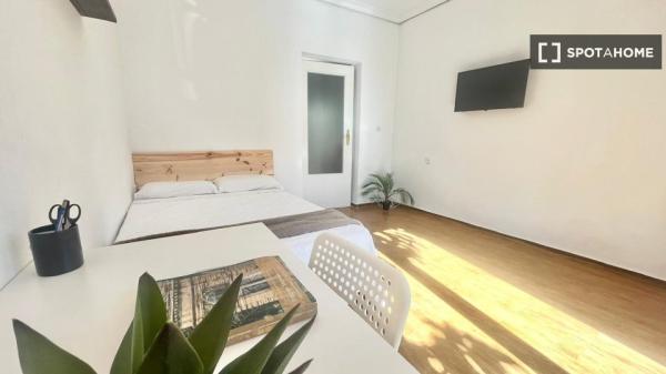 Room in shared apartment in Sevilla