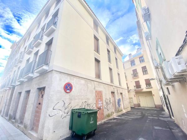 Local en calle Ramón y Cajal, 18