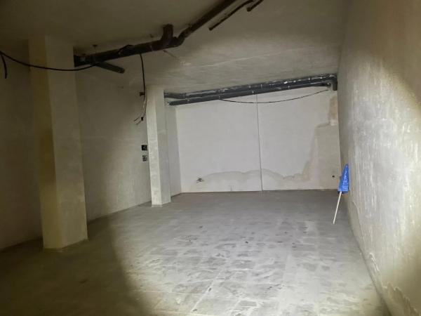 Local en calle Escultor Navarro Santafé