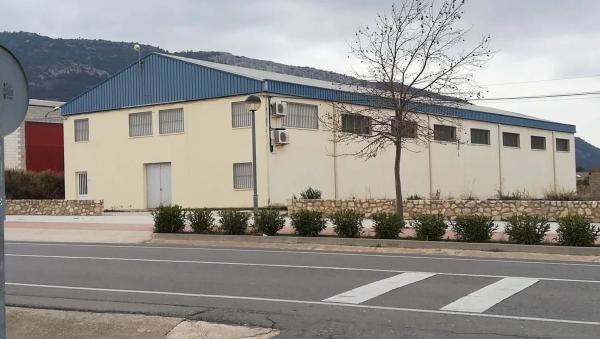 Nave en carretera de Biar a Cañada