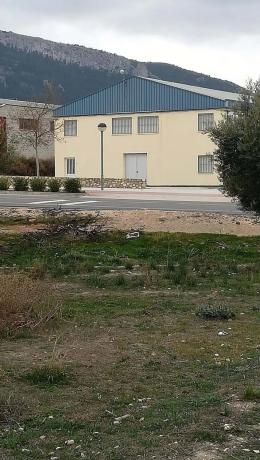 Nave en carretera de Biar a Cañada