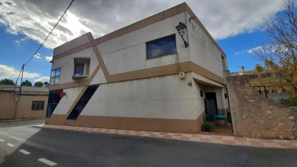 Local en calle Valencia, 3