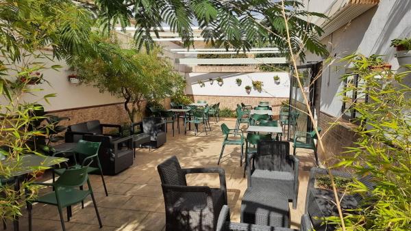 Local en calle Valencia, 3