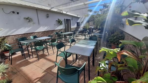 Local en calle Valencia, 3