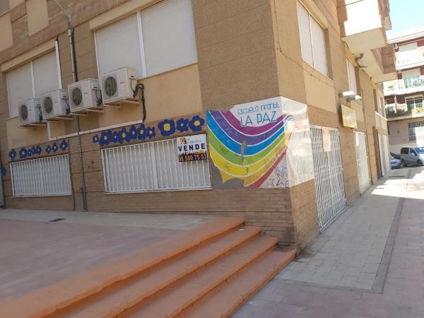 Local en calle Quintín Esquembre