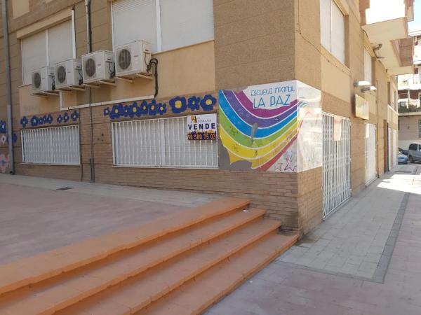 Local en calle Quintín Esquembre