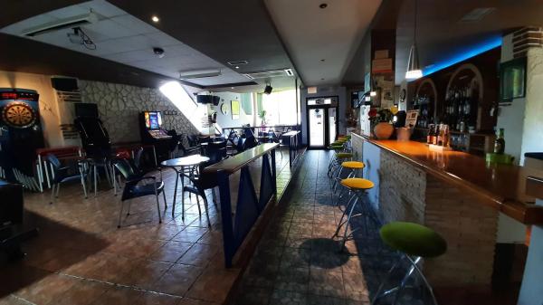 Local en calle Valencia, 3