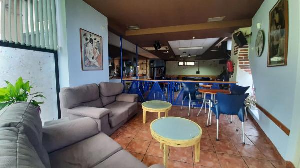 Local en calle Valencia, 3