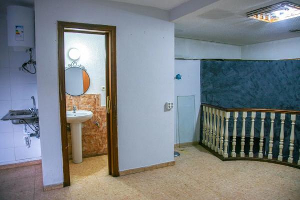 Local en calle de la Corredera, 1