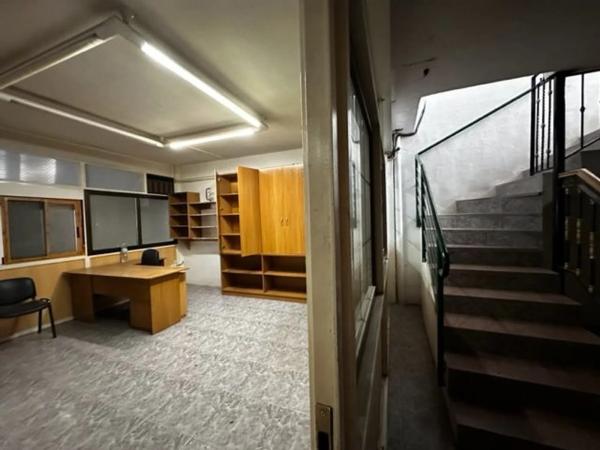 Nave en avenida villena