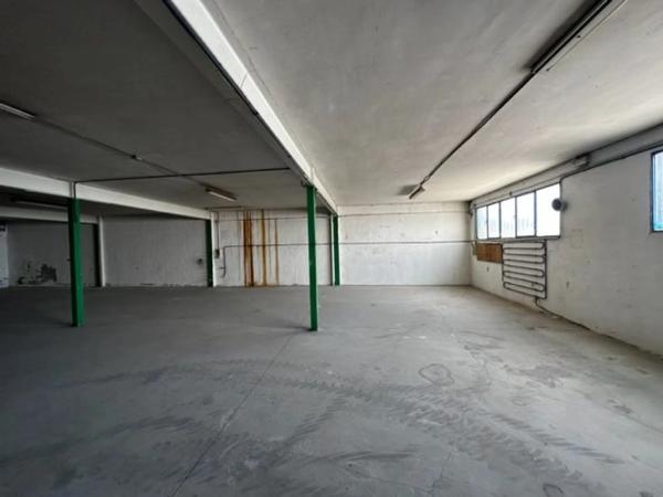 Nave en avenida villena