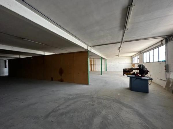 Nave en avenida villena