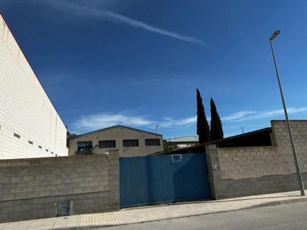 Nave en avenida villena